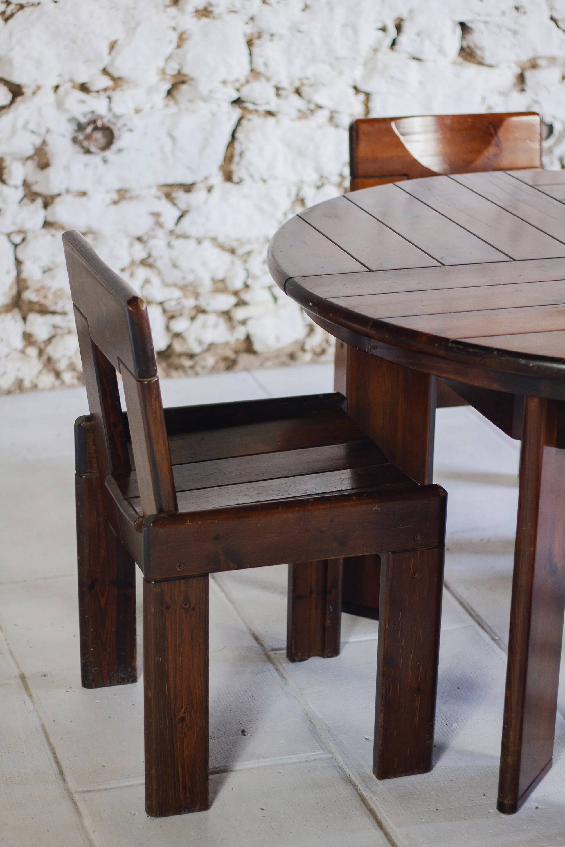 Extendable table and 5 chairs by Silvio Coppola, 1970.