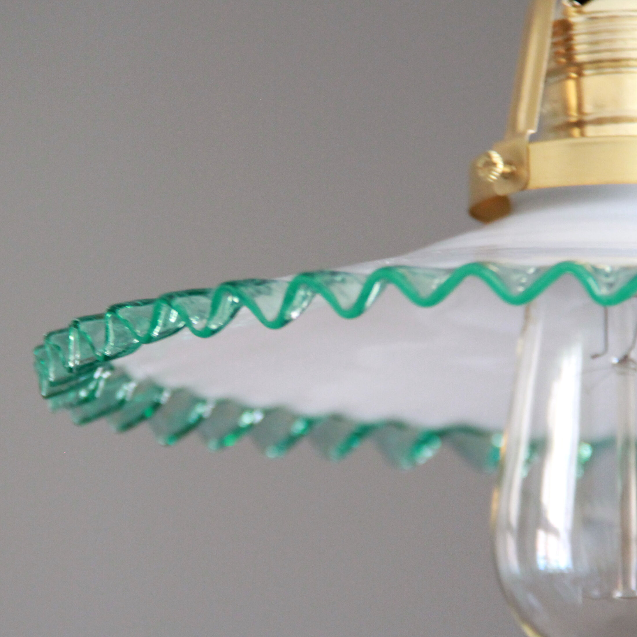 Suspension lampshade opaline flat vintage corrugated green edge