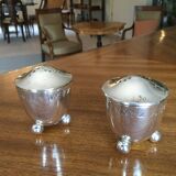 Ensemble salière et poivrier en metal argenté