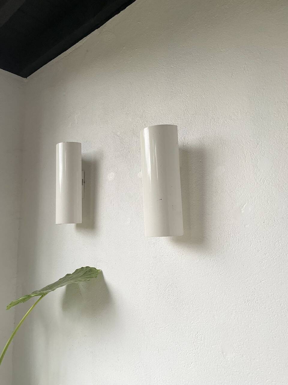 Pair of Parscot wall lights in white lacquered metal from the 80s