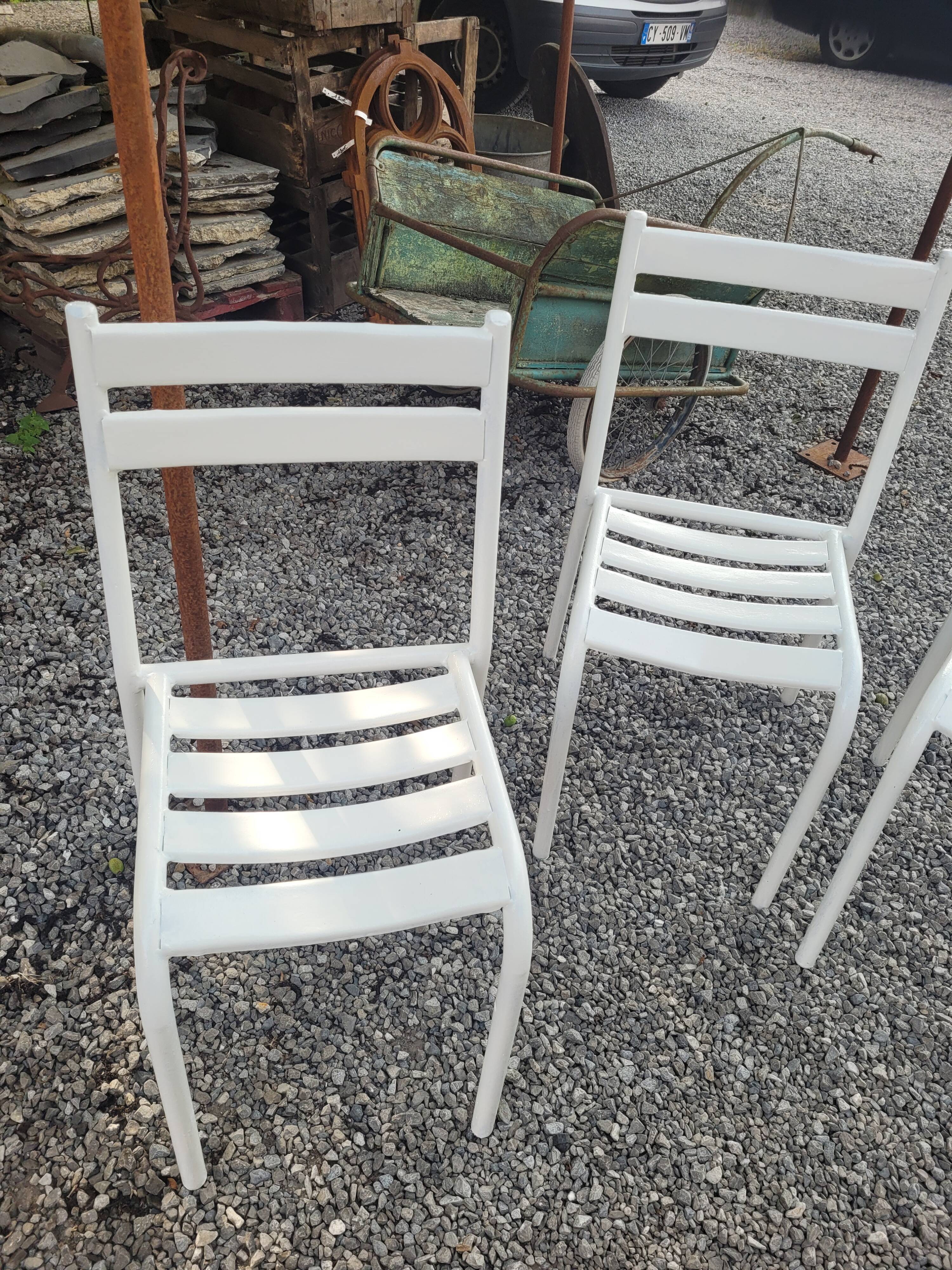 6 iron garden chairs