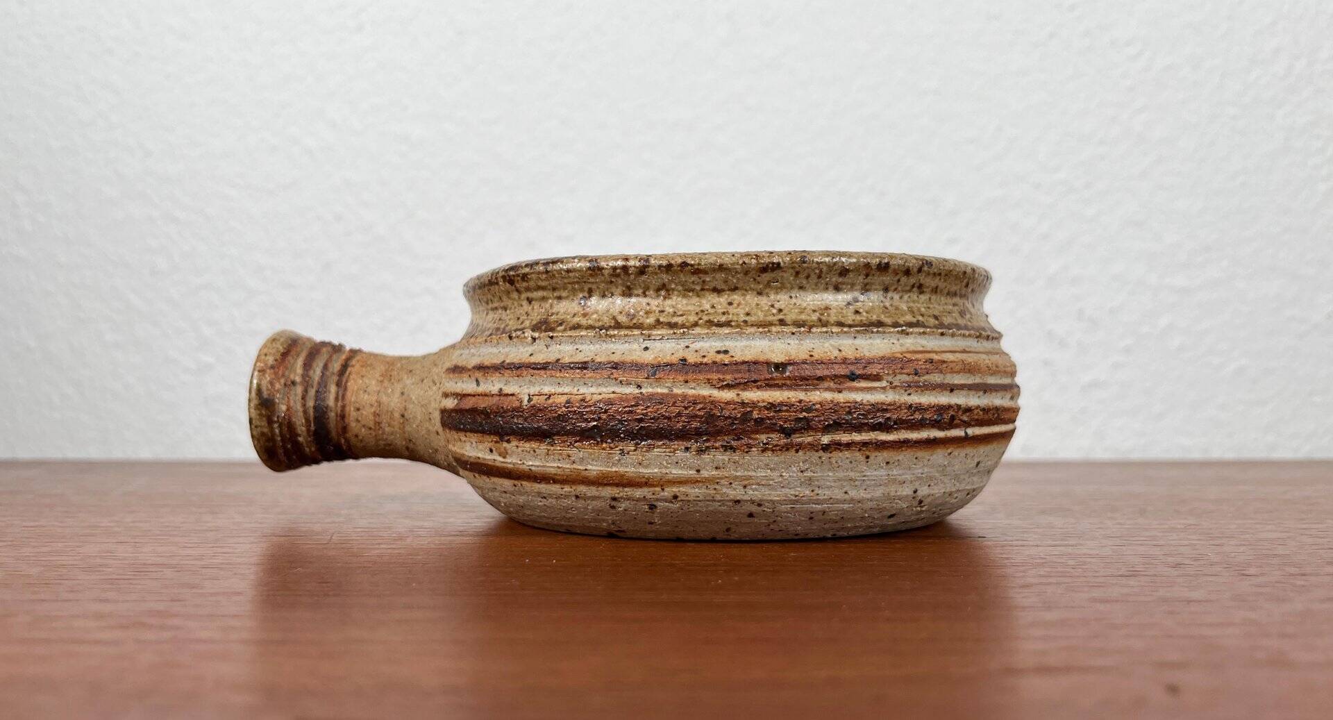 Danish studio pottery bowl from the mid-century by Tue Poulsen for Tue Keramik, 1960s.