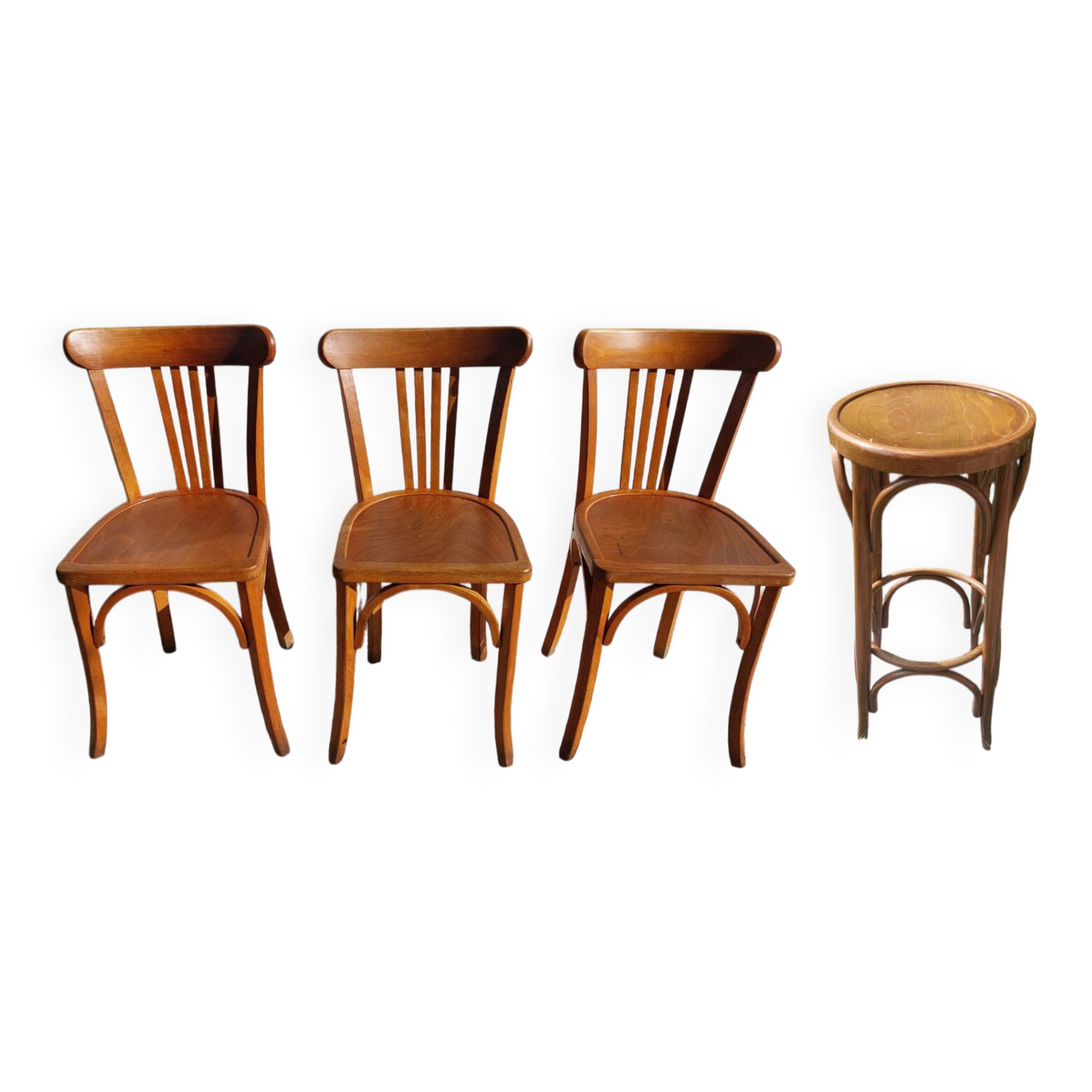 3 chaises + 1 tabouret