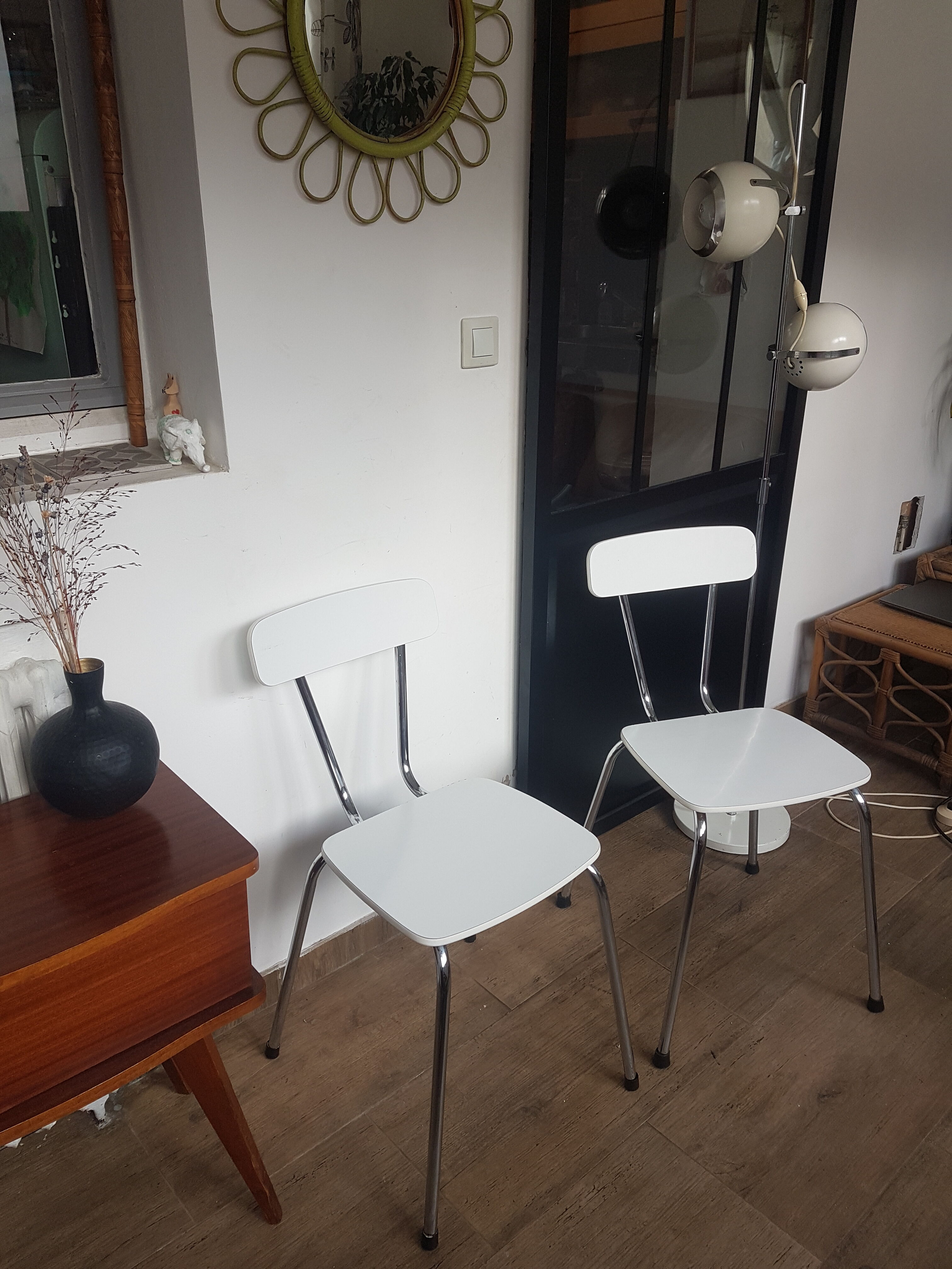 Paire de chaises en formica