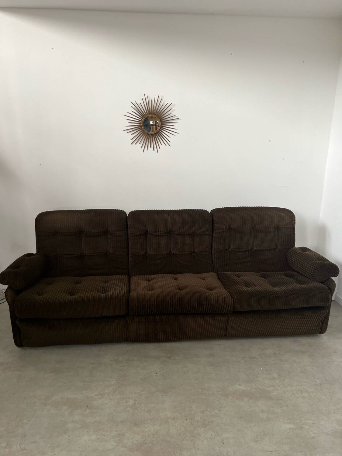 Ancien canapé vintage 3 place Airborne design français Cadestin velour