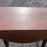 Round table in pine , with flaps