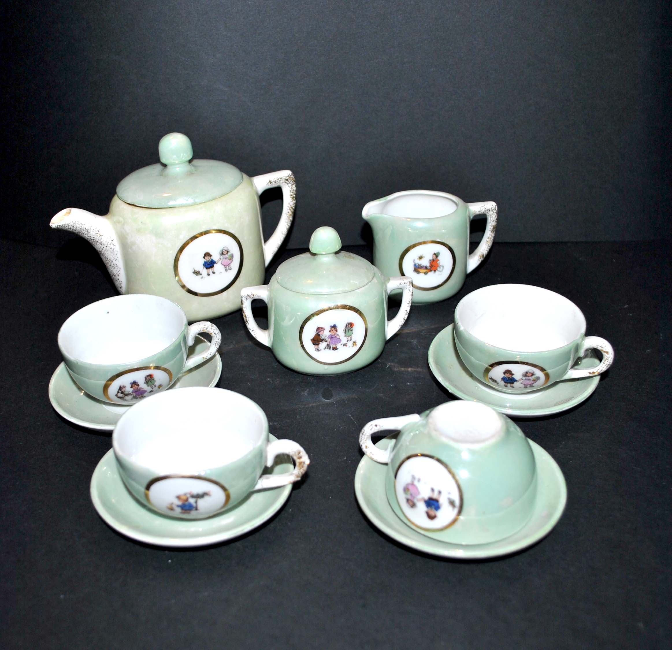 Toy Dinette Tea set in iridescent porcelain - silkscreened doll decoration 1920