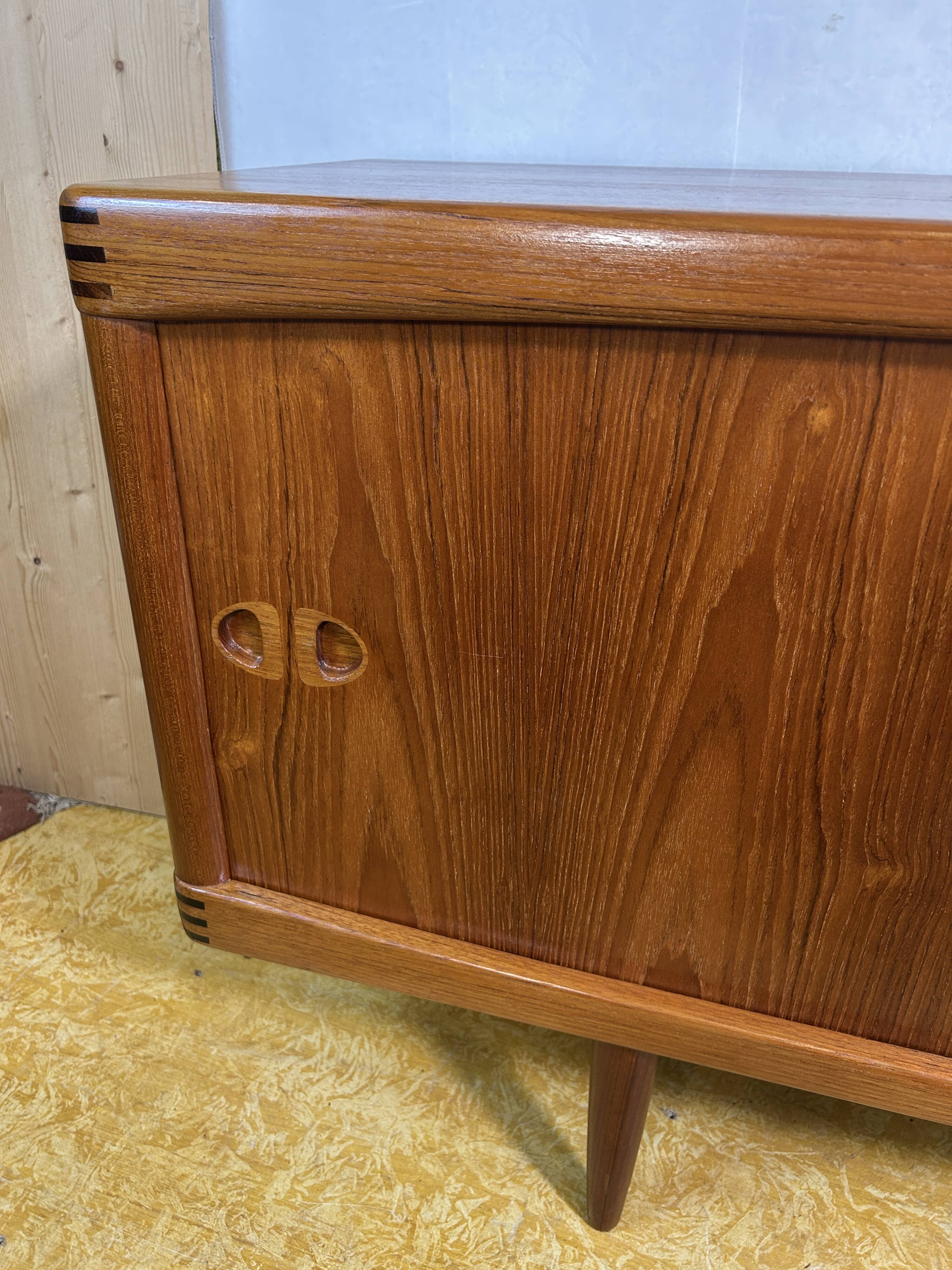 Danish Mid-Century Retro Vintage Teak Sideboard by Bramin – Design
