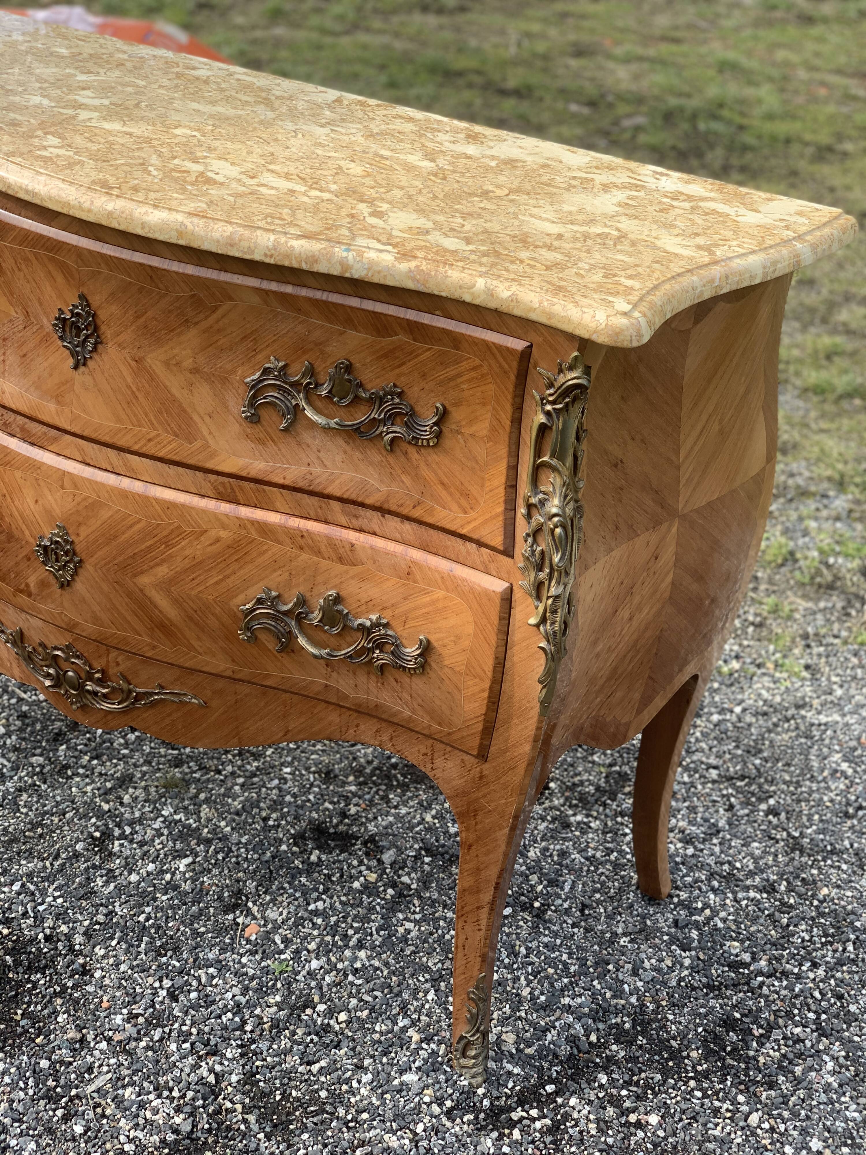 Rosewood chest of drawers