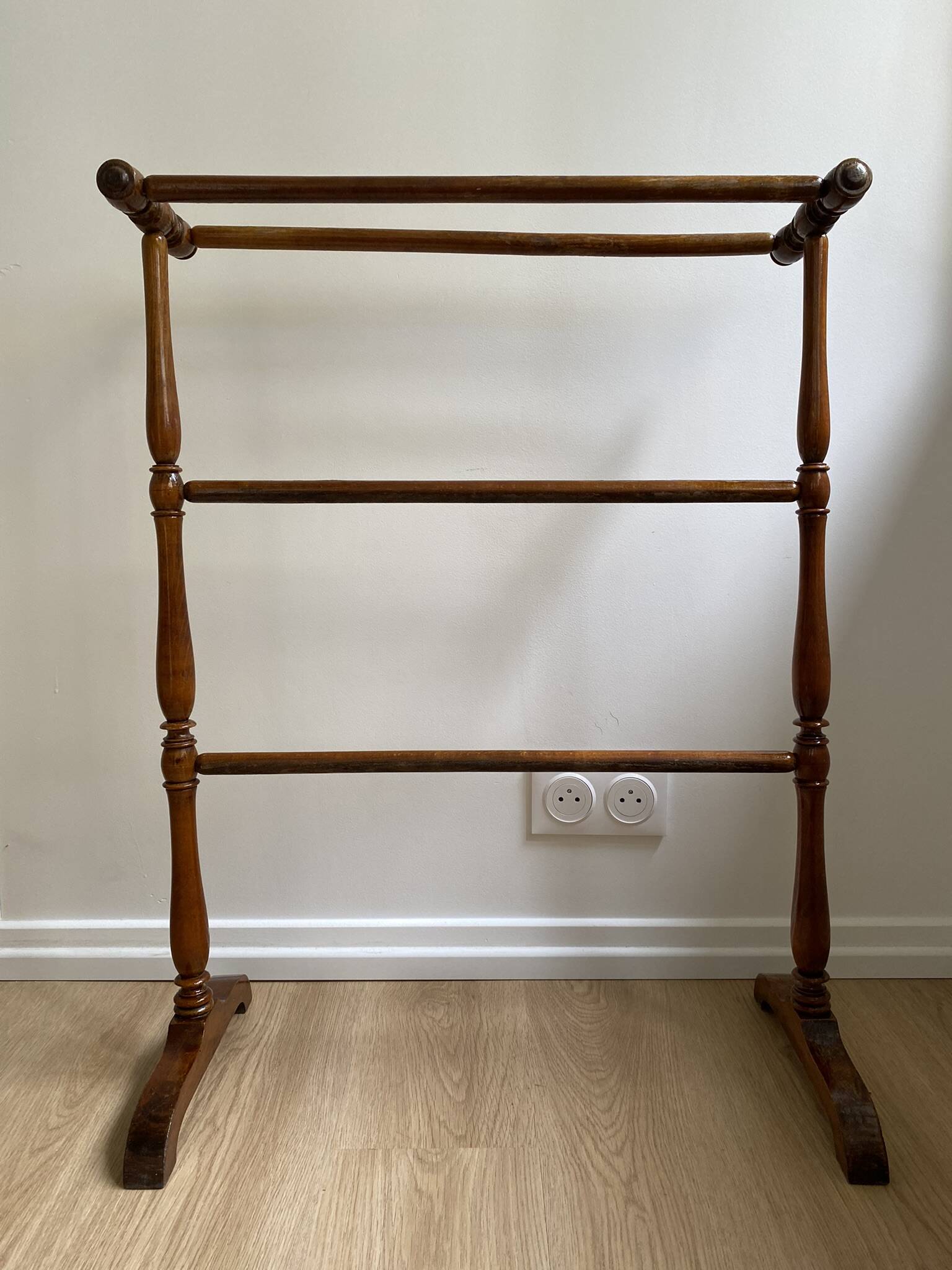 Vintage turned wooden towel rack