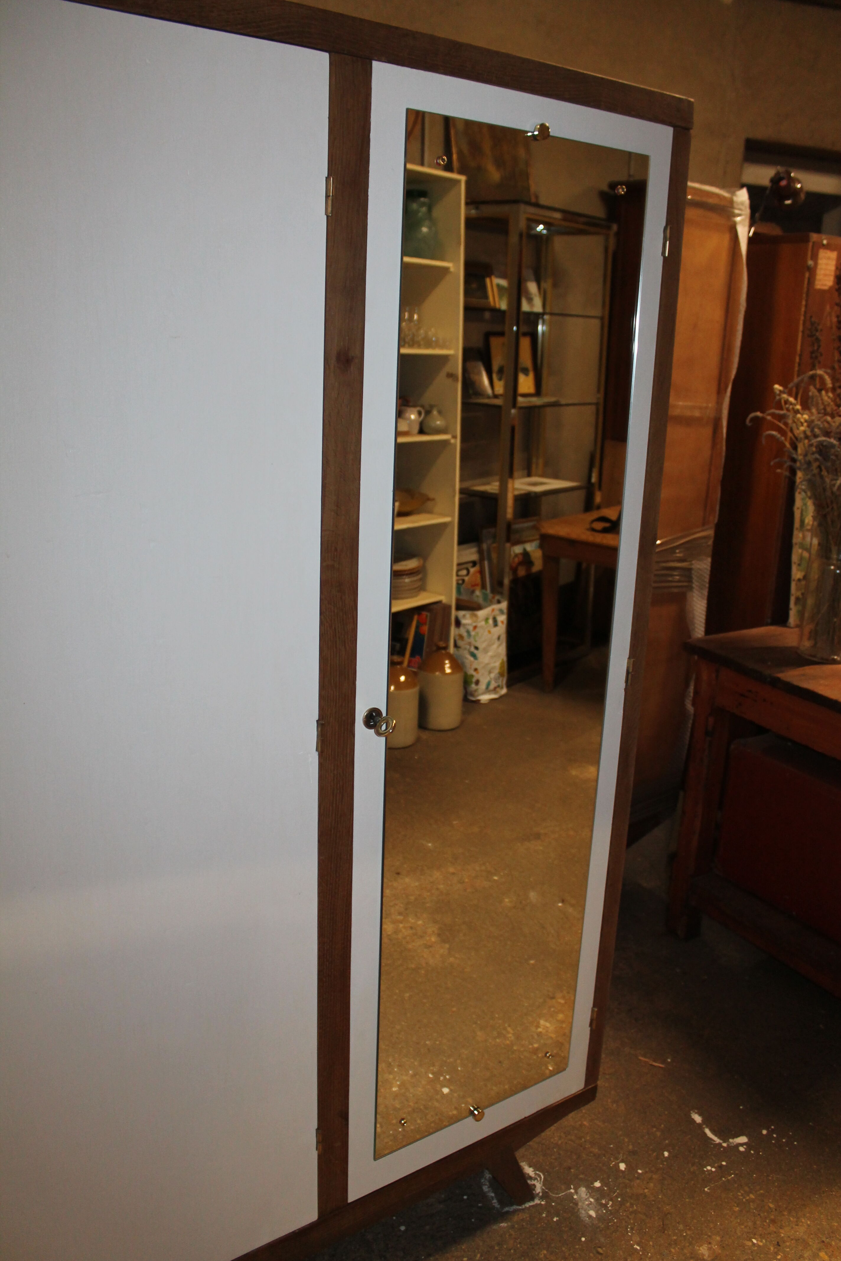 Armoire vintage blanche