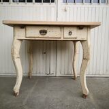Table de cuisine vintage en bois, pieds courbés