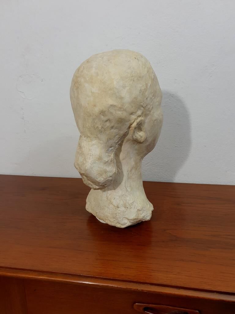 Sculpture bust of a woman