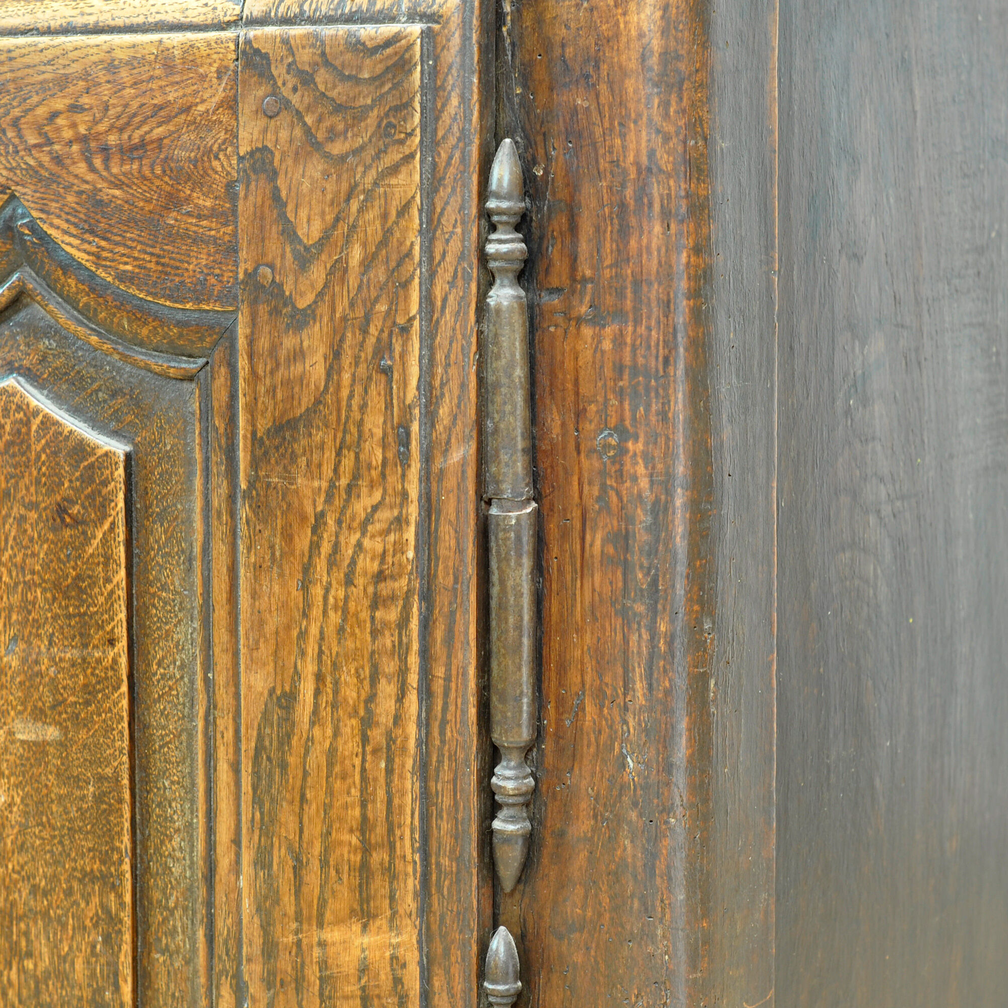 Cabinet en chêne Louis XV, vers 1750