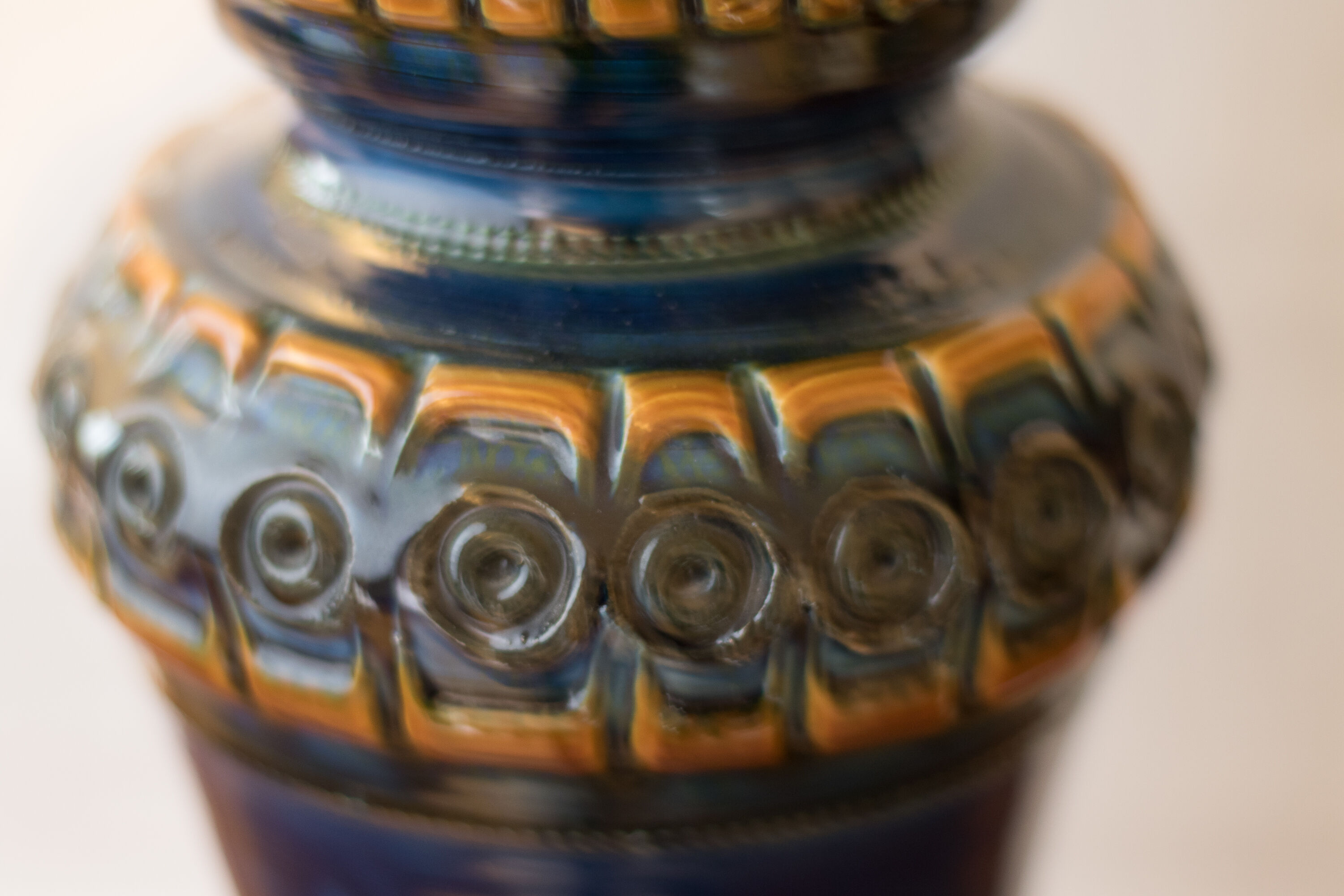 Vase balustre bleu nuit et ocre