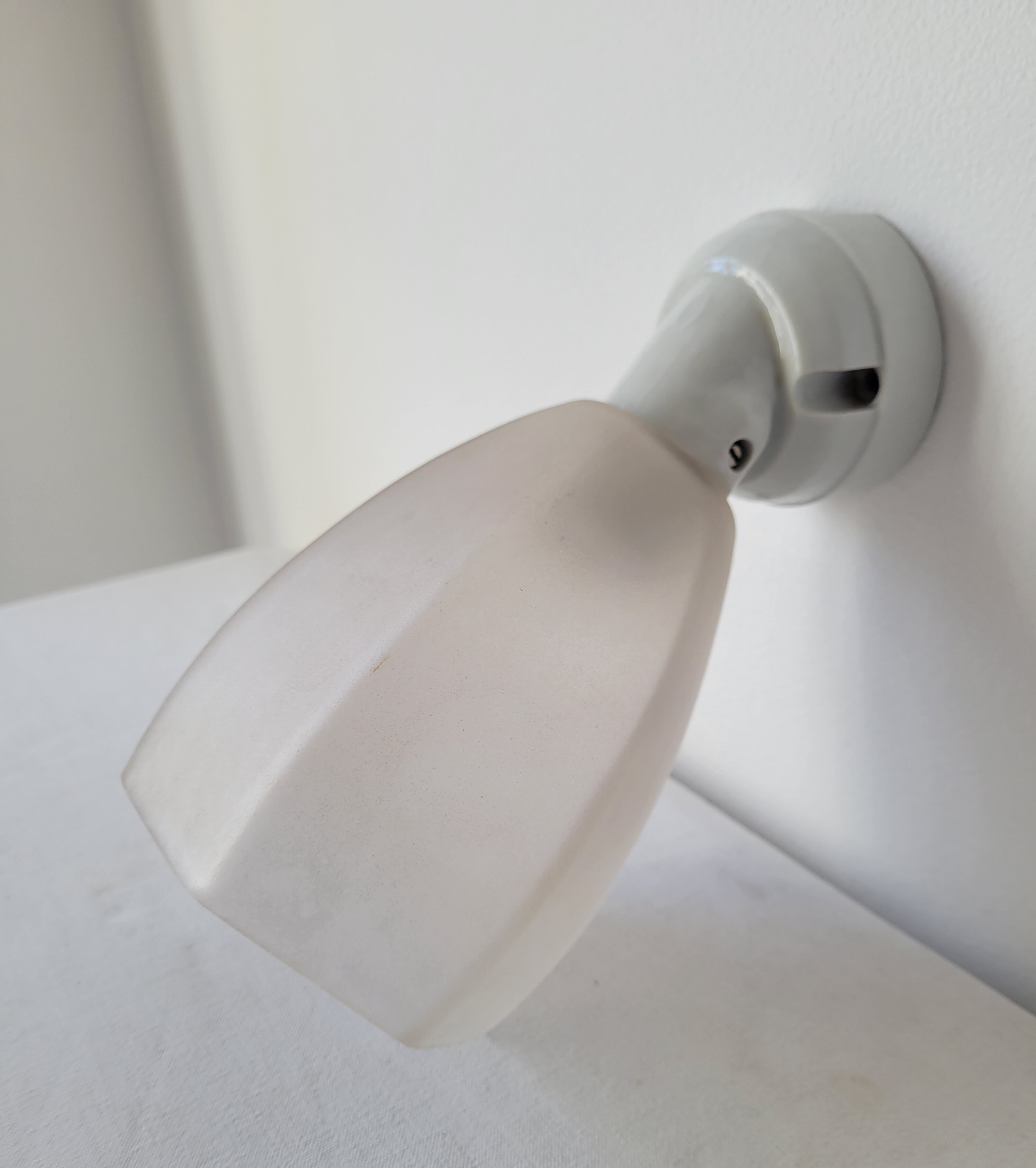 Art Deco wall lamp in porcelain and glass