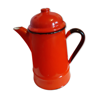 Teapot in red enamelled tole