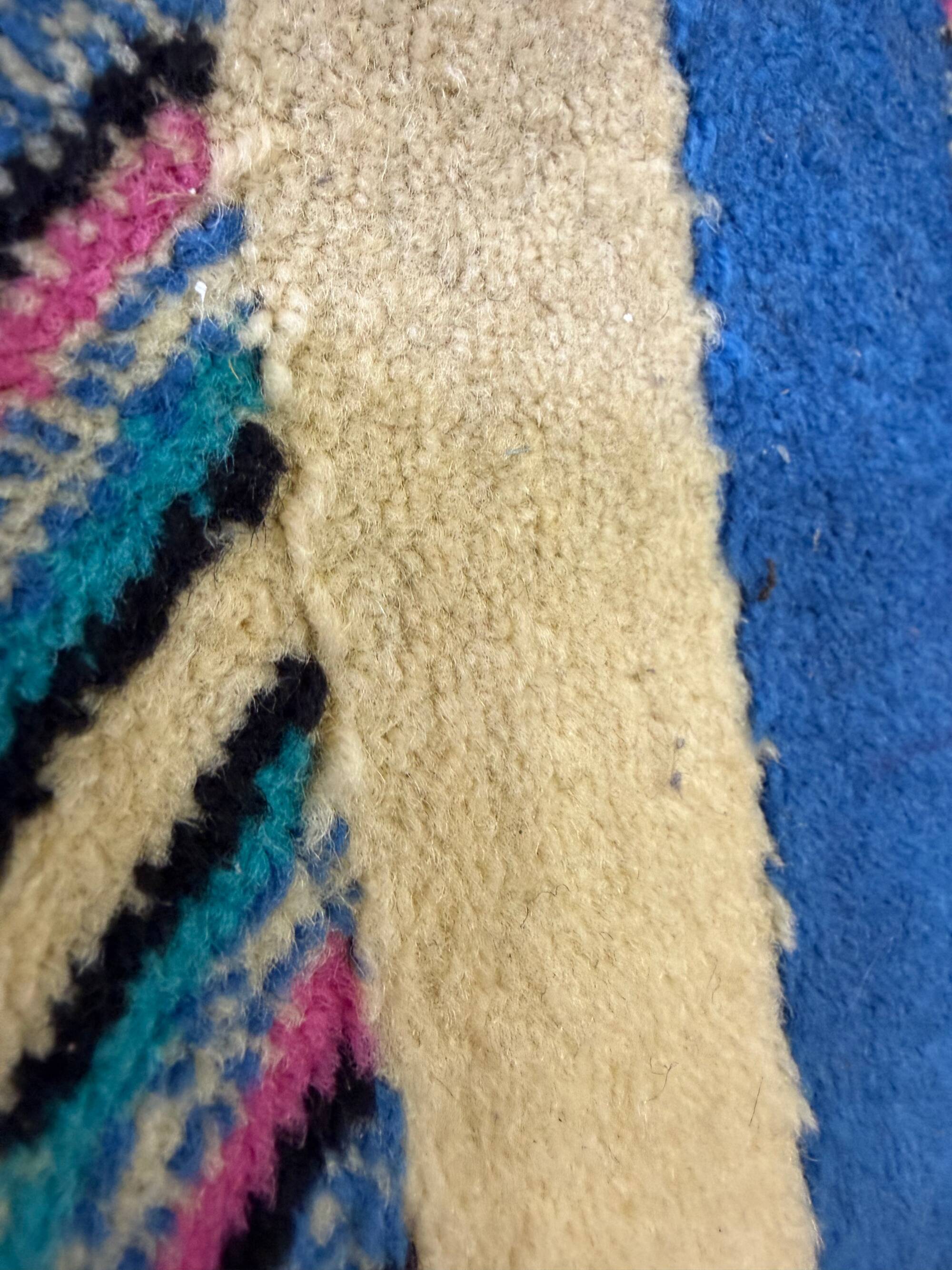Tapis rectangulaire en laine noir et coloré par Missoni, Italie, années 1980.