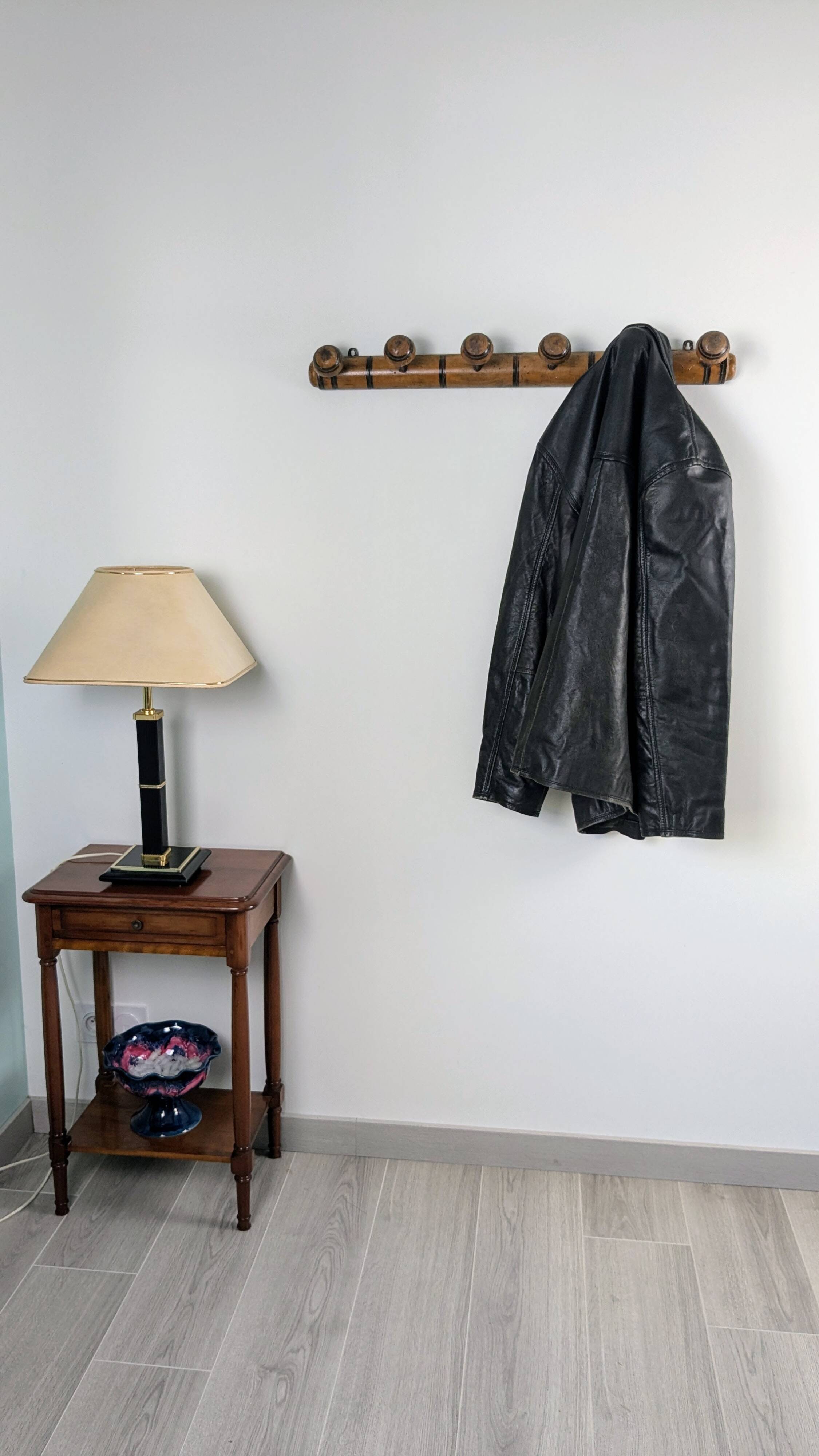 Vintage bamboo carved wood coat rack with 7 hooks – Natural elegance