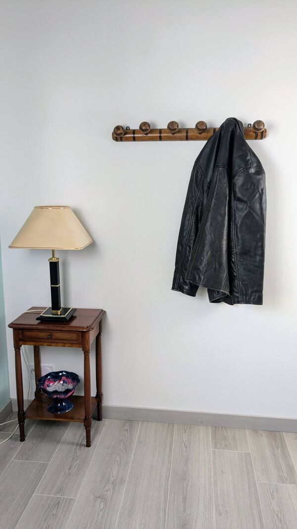 Patère vintage bambou bois sculpté 7 crochets – Élégance naturelle