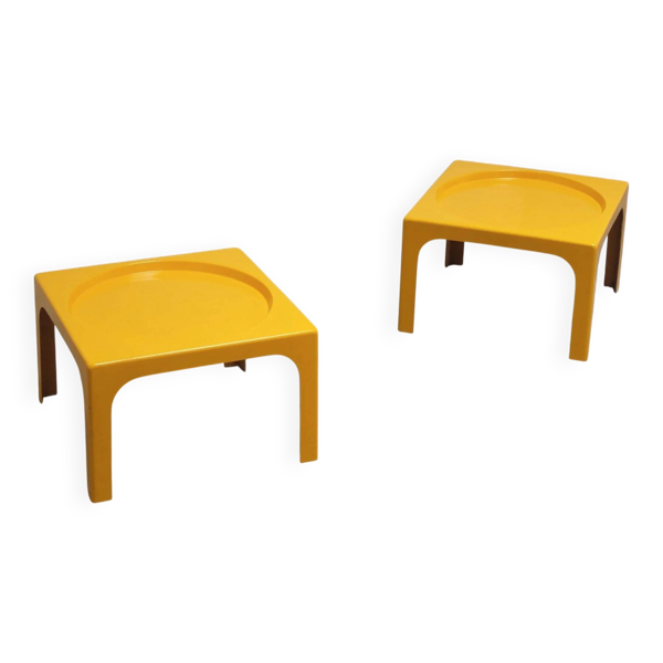 Paire de tables d'appoint en fibre de verre par Marc Berthier pour Prisunic, années 1970.