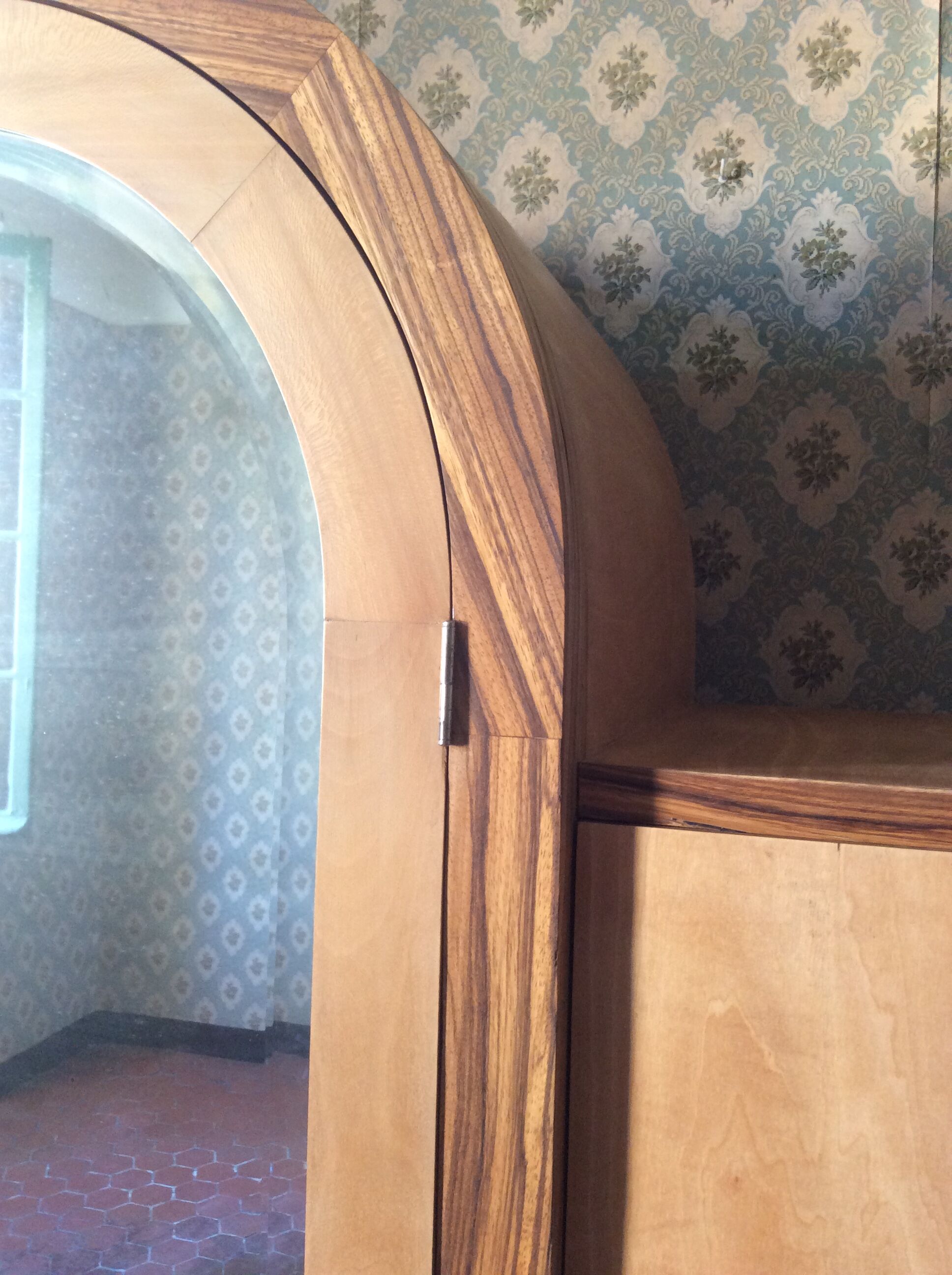 Ice-cream dressing closet with art deco dome