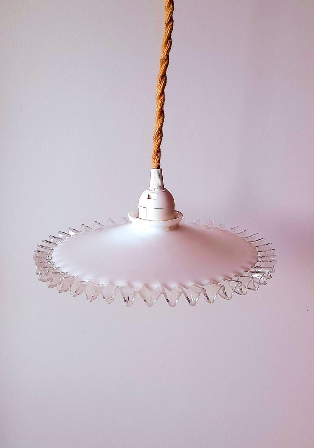 Suspension in pleated white opaline