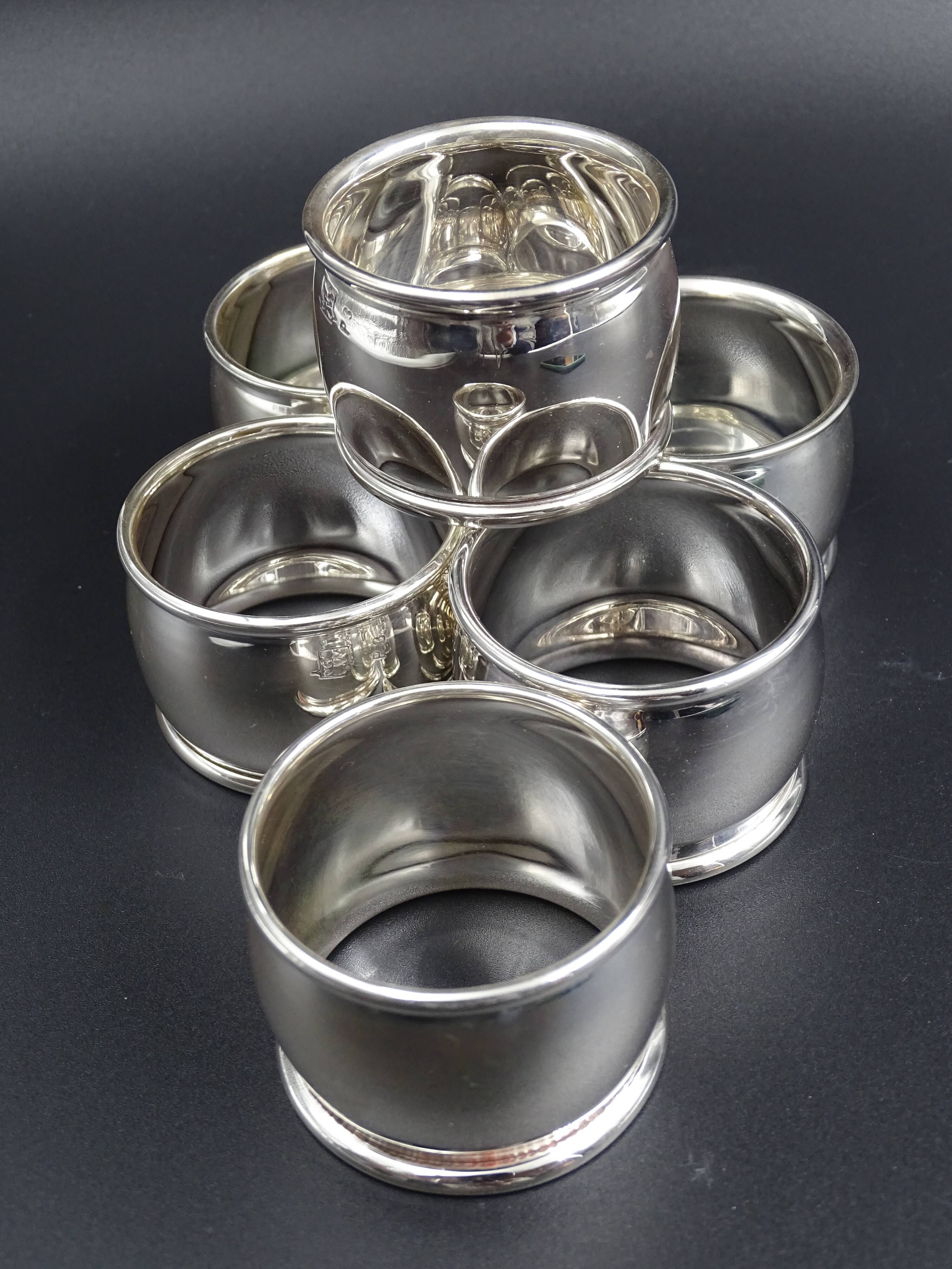 Lot of 6 rounds of silver metal towels