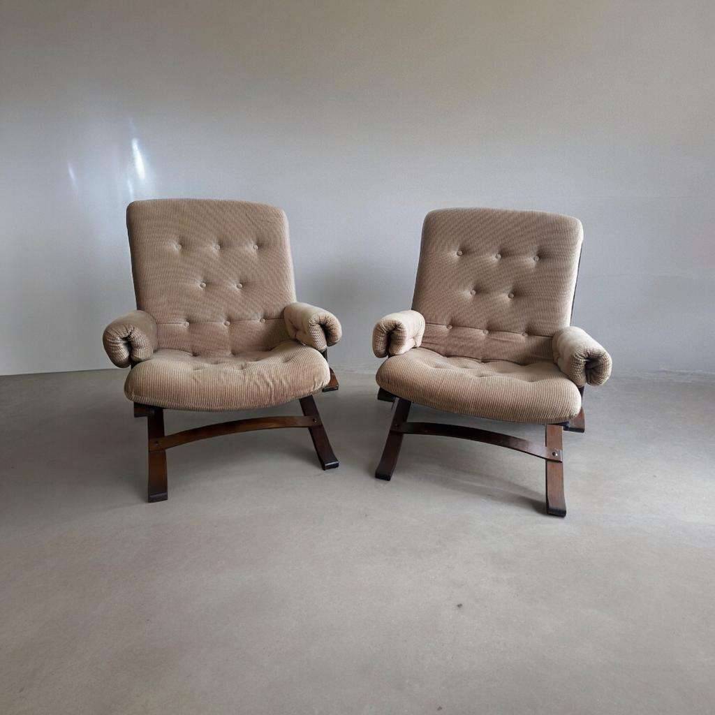 Set of 2 vintage westnofa style club armchairs