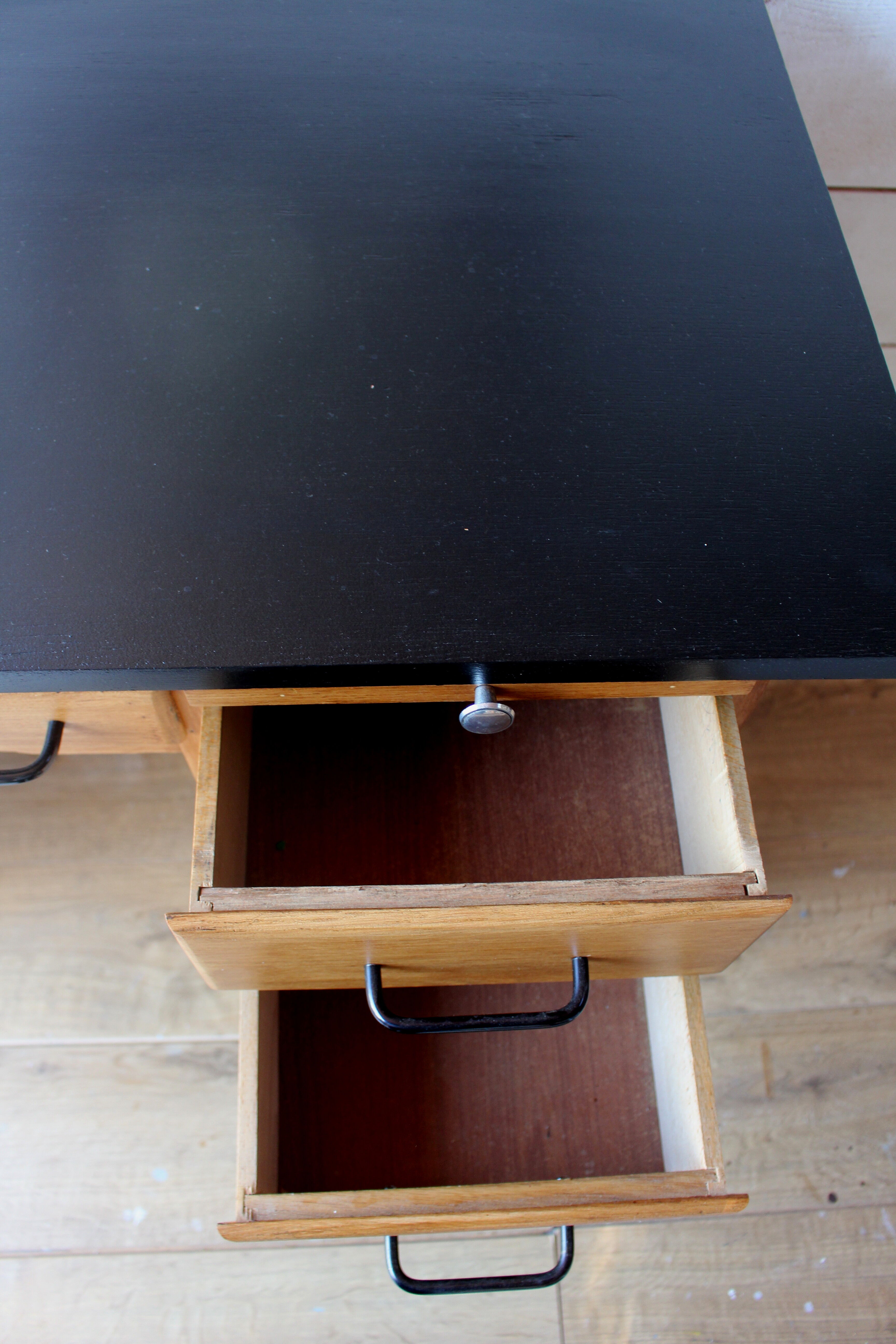 Bureau à caisson années 60.