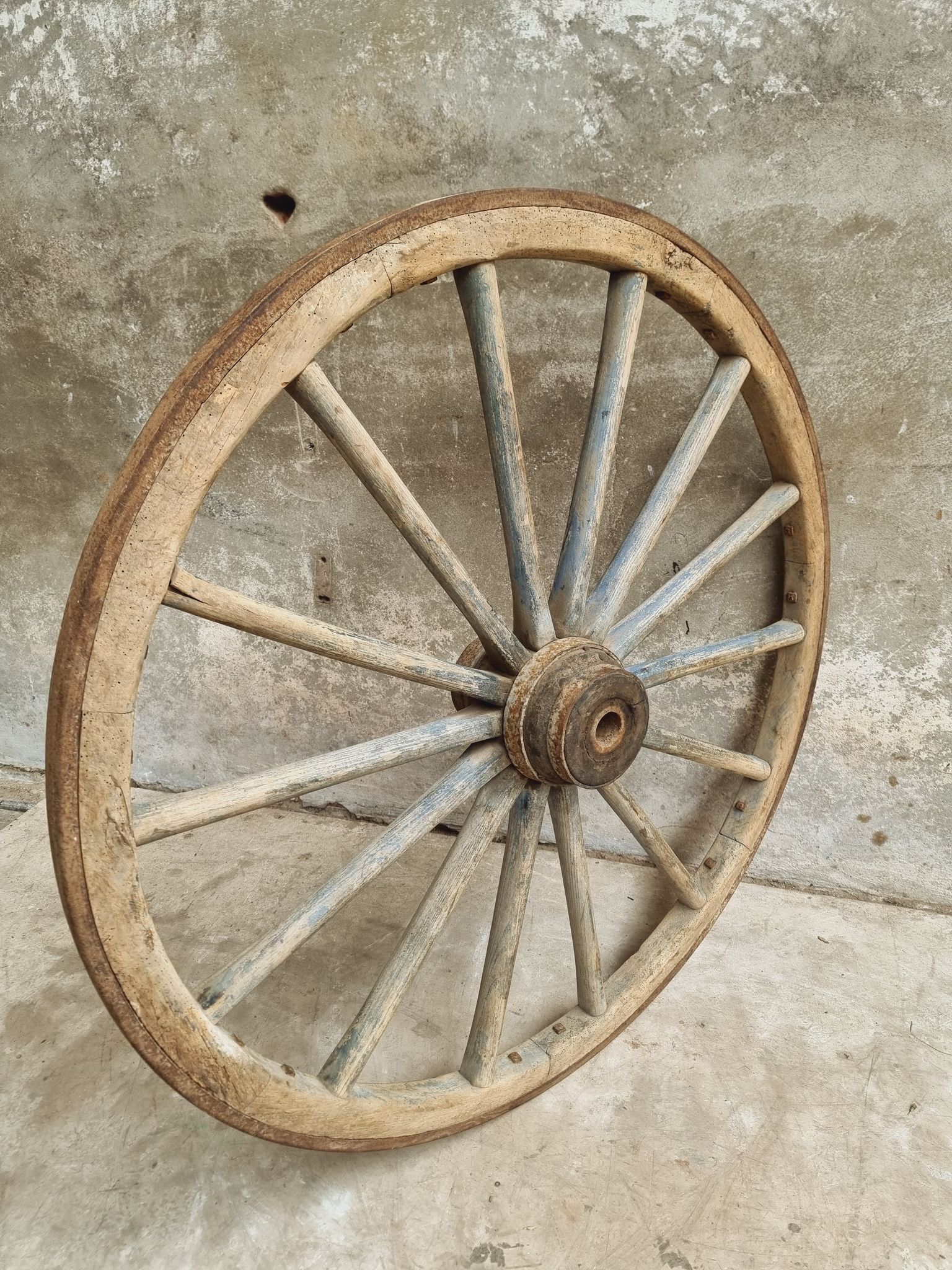 Antique cart wheel wagon wheel XXL oak wood 126 cm