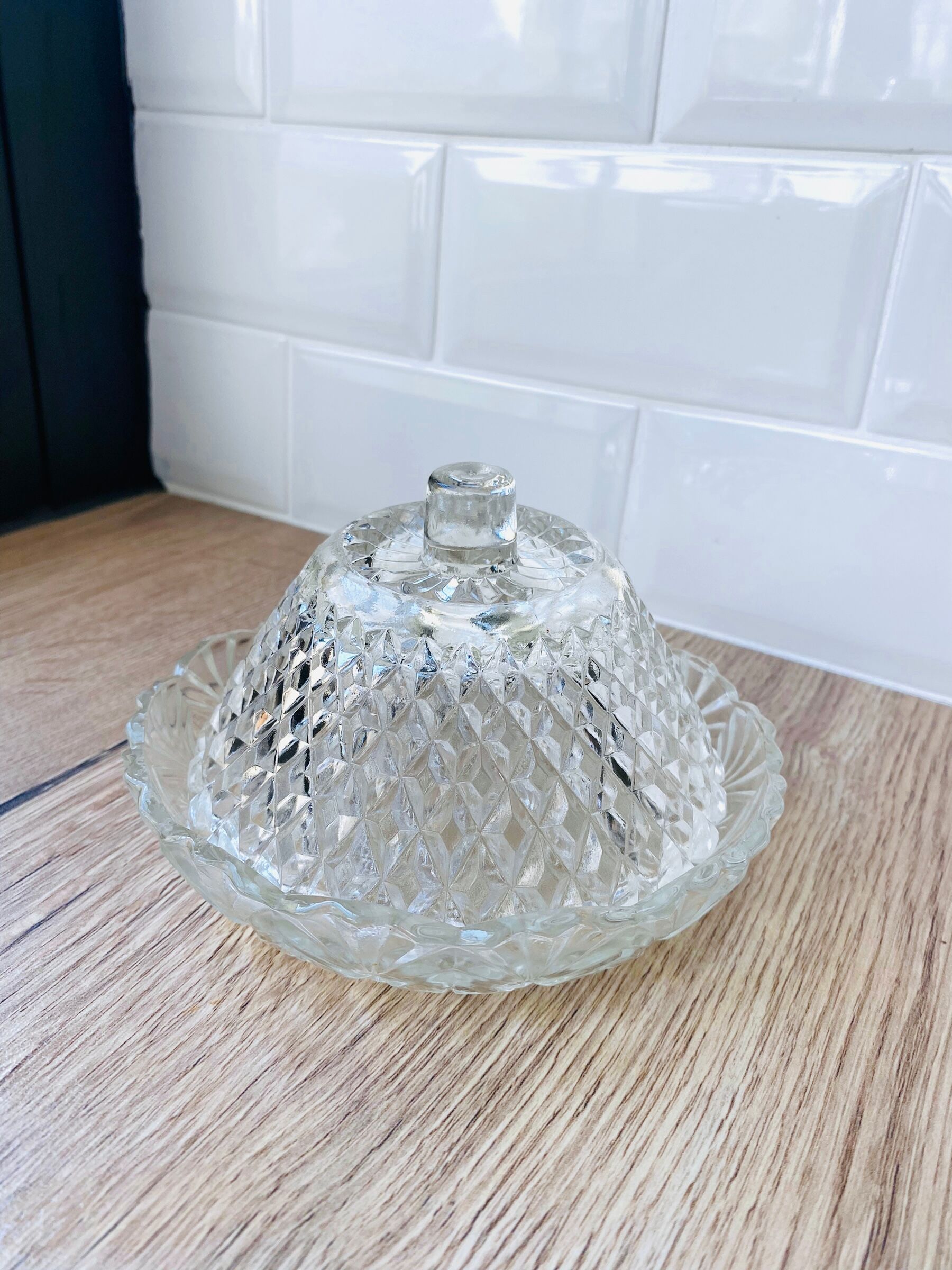 Chiseled glass butter tray