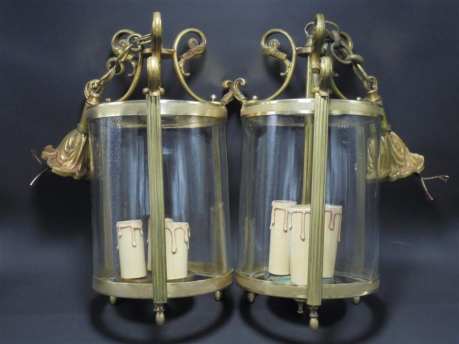 Pair of vestibule suspensions