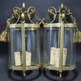 Pair of vestibule suspensions