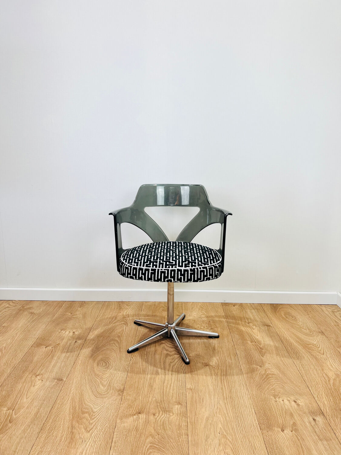 Swivel chair