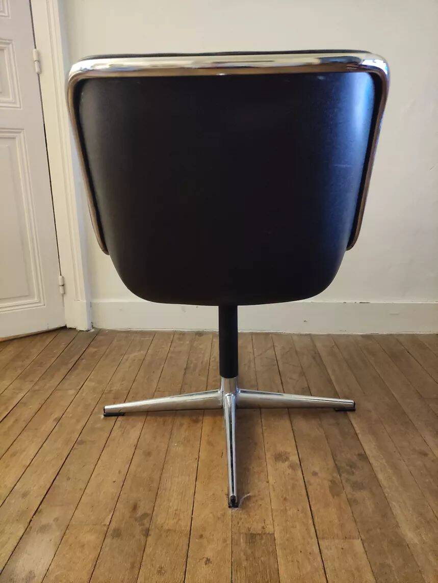 Executive chair by Charles Pollock for Knoll