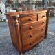 Commode galbée ancienne en acajou de style anglais