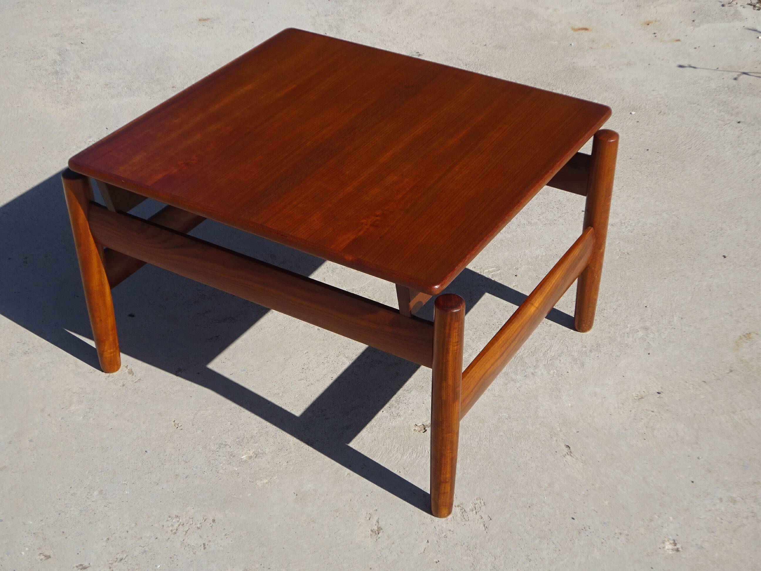 Karl Sørlie & Sønner 3-seater modular bench and coffee table