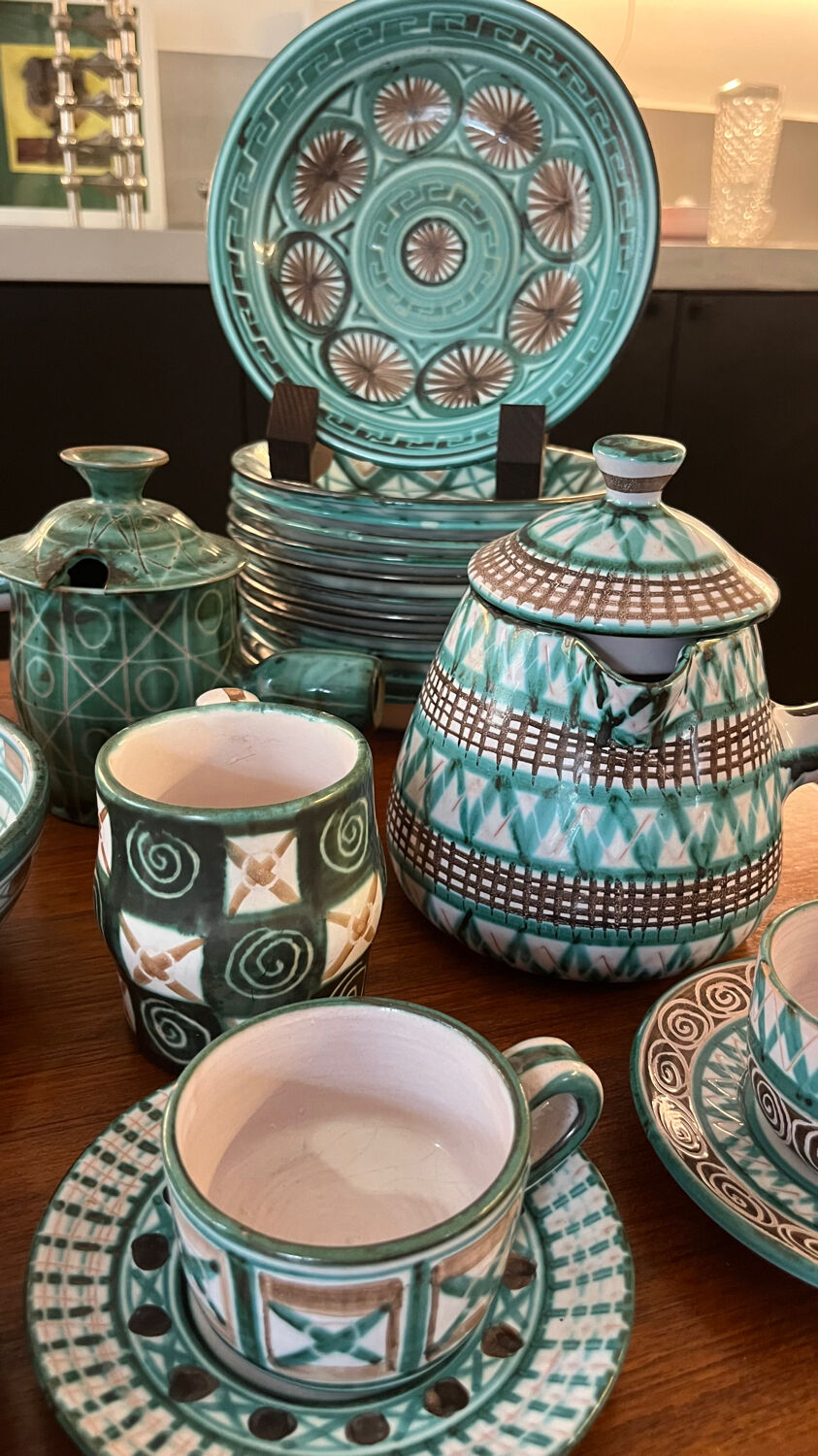 Ceramic service set signed by Robert Picault