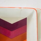 Service gien en porcelaine émaillée modèle "flèches" années 70