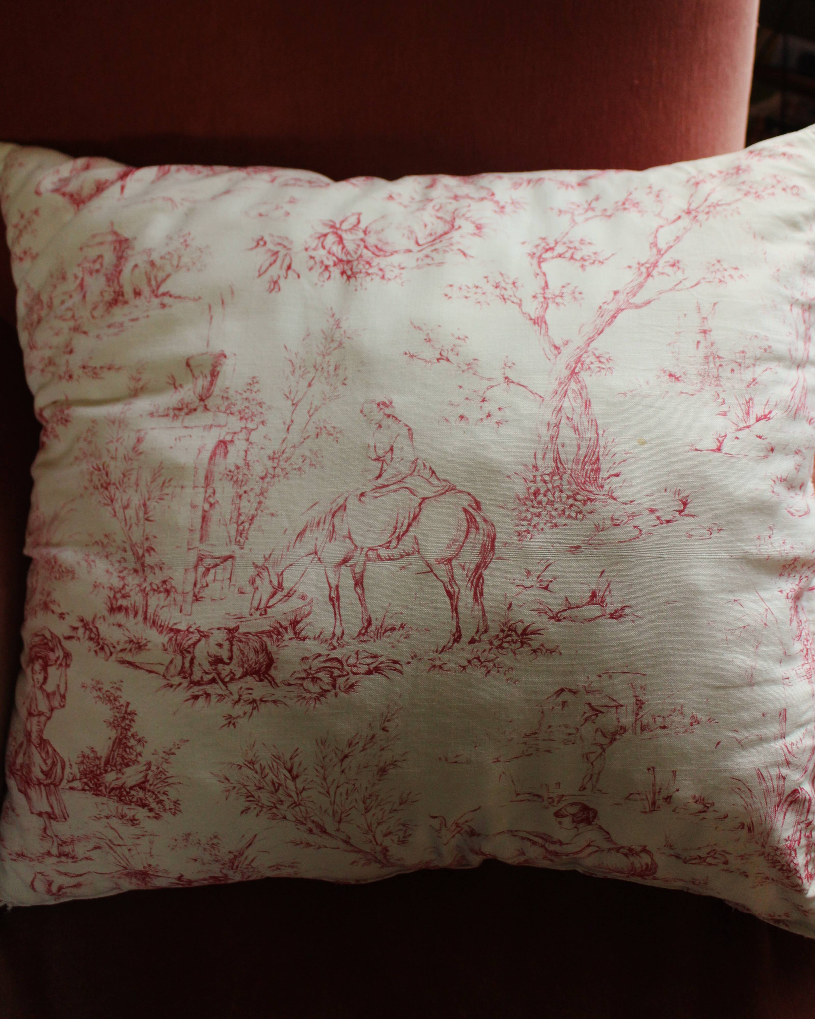 Paire Coussins Toile de Jouy rose ancienne