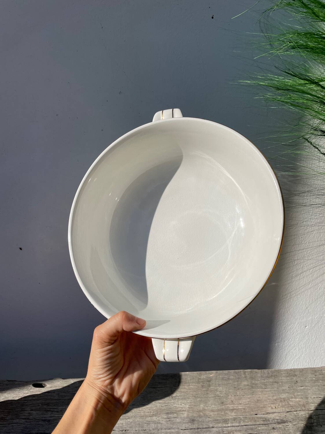 White and gold porcelain salad bowl, Moulin des Loups
