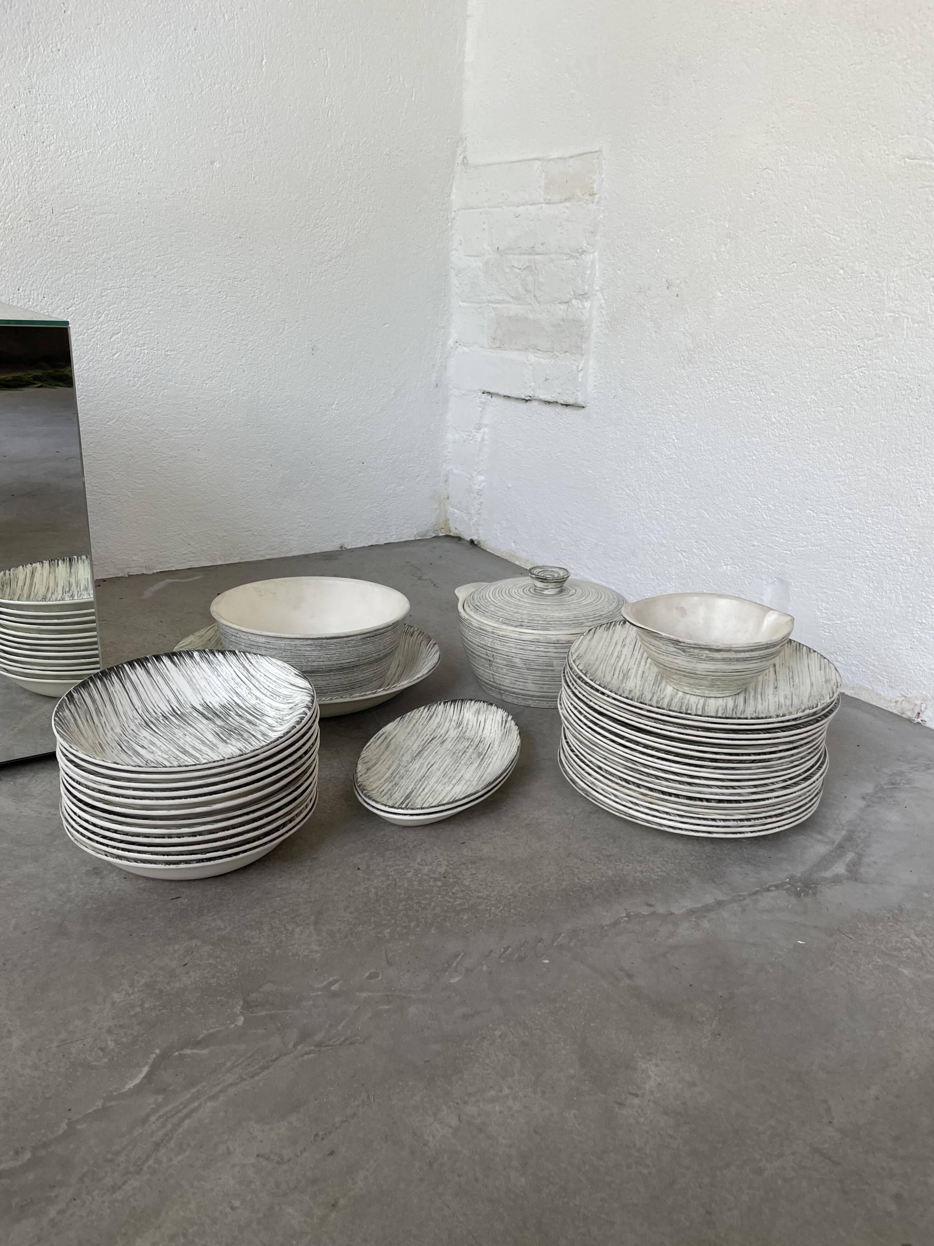 Set of plates and dishes Bazas de Salins 1960