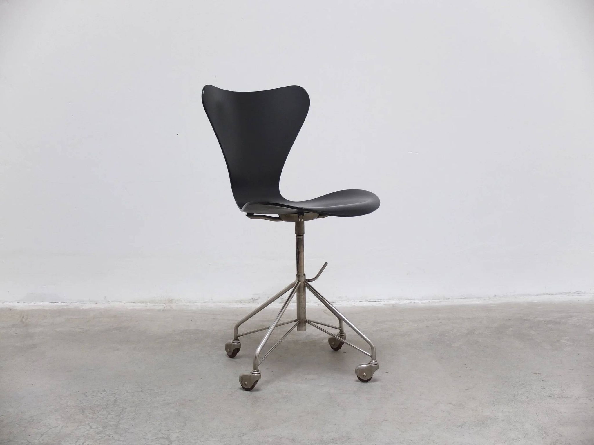1st edition '3117' swivel desk chair by Arne Jacobsen for Fritz Hansen, 1955