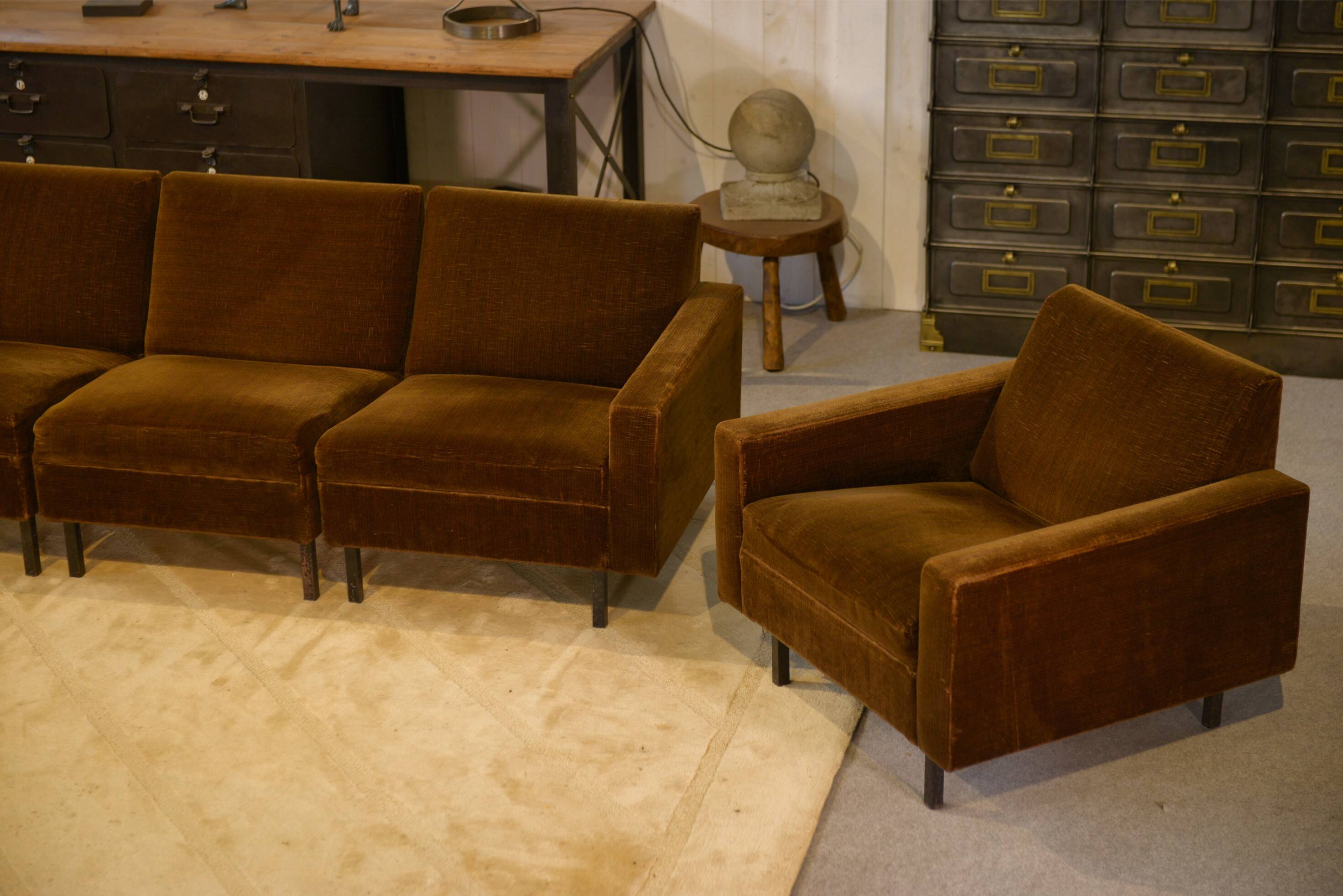 Ensemble canapé et 2 fauteuils en velours marron 1960’s