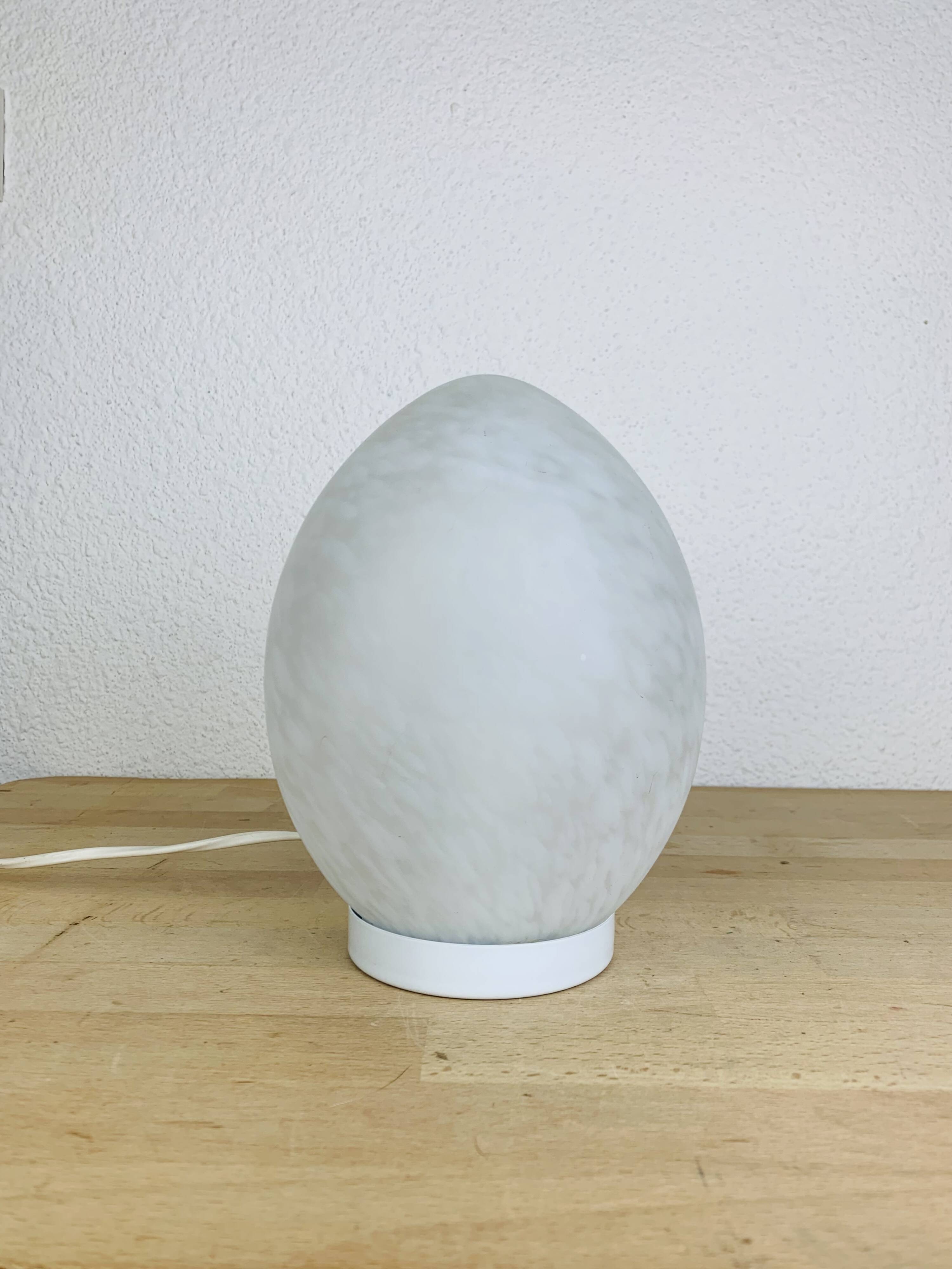 Lampe œuf Domec en verre moucheté de Vianne
