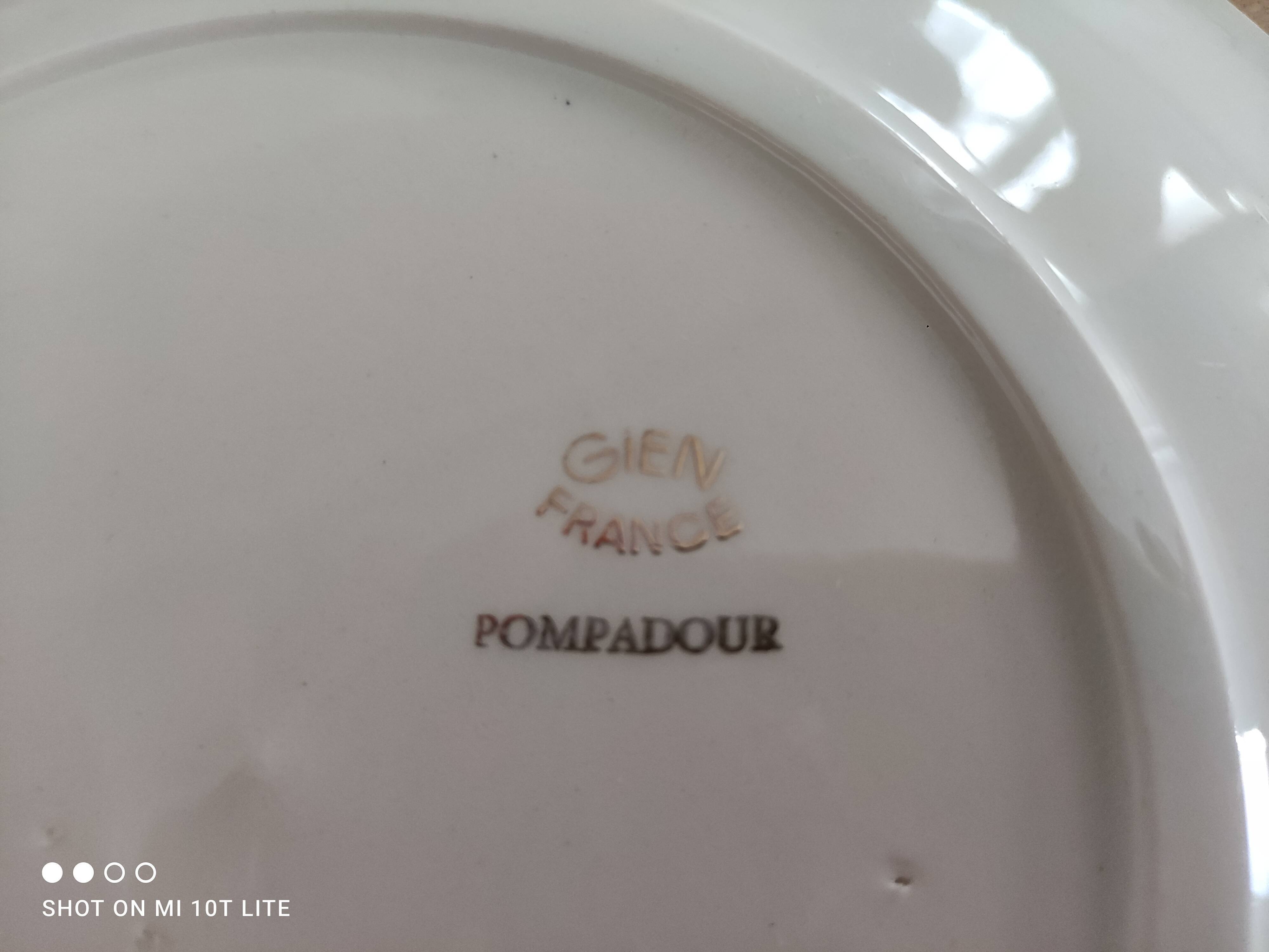 Lot de 12 assiettes plates en porcelaine de Gien France modèle pompadour
