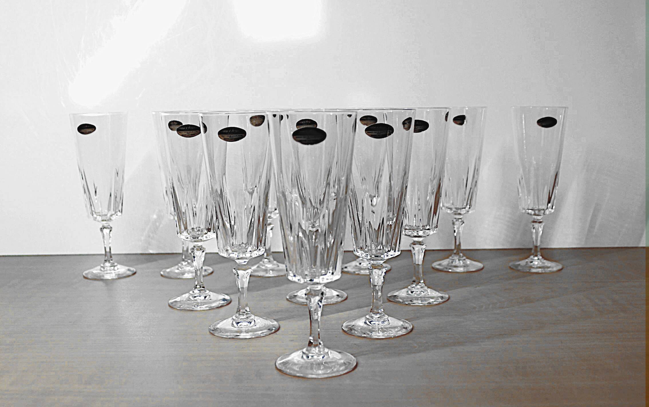 Set of 12 champagne flutes, “Versailles” model, Cristal d'Arques, 70's.