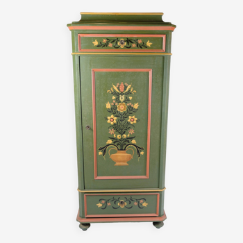 Armoire Antique Peinte à La Main Avec Des Décorations Florales Des Années 1890