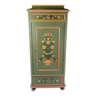 Armoire Antique Peinte à La Main Avec Des Décorations Florales Des Années 1890